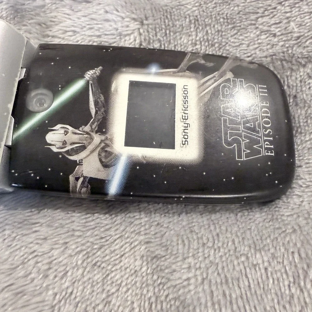 Sony Ericsson Z500a Star Wars Episode III General Grievous Cingular Flip Phone